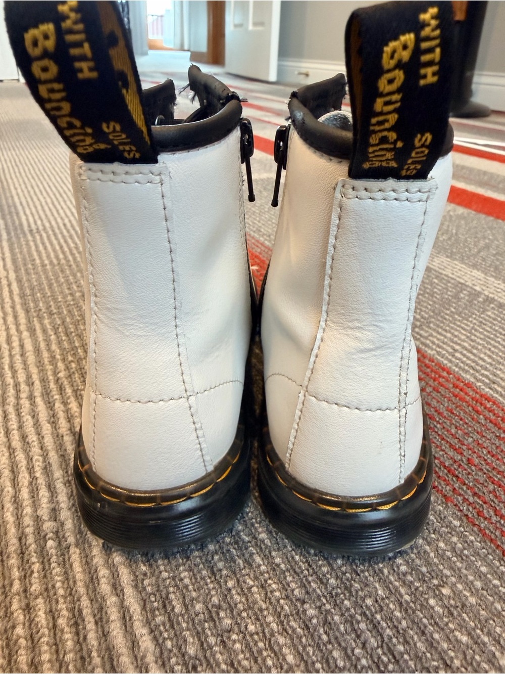 Dr. Martens Airwair Soles Bouncing Black Rubber White Boots Size Youth 2 - Picture 3 of 8